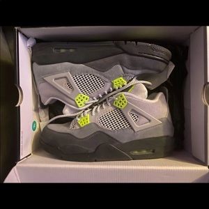 Jordan 4 retro se/tennis balls